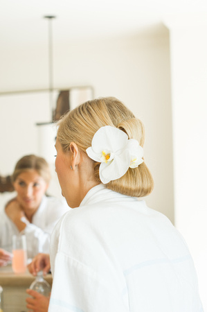 021-elisabeth-whit-gettingready